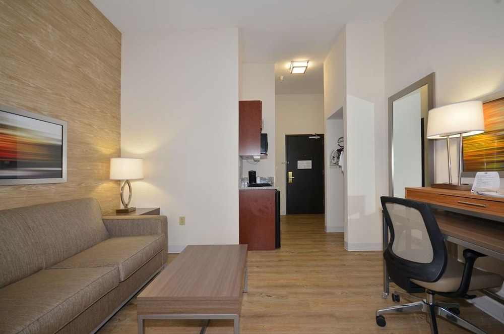 Suite, 1 King Bed (Extra Living Room)