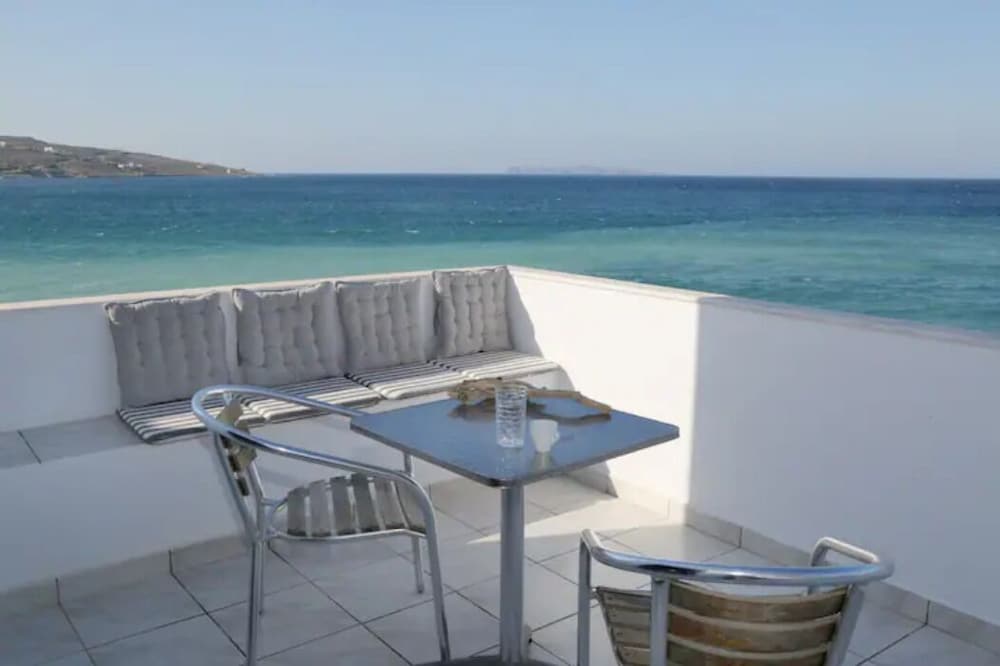Classic Studio, Sea View, Beachfront photo 3