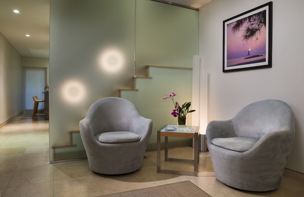 Luxury 1 Bedroom Bi-level Garden View Suite photo 2