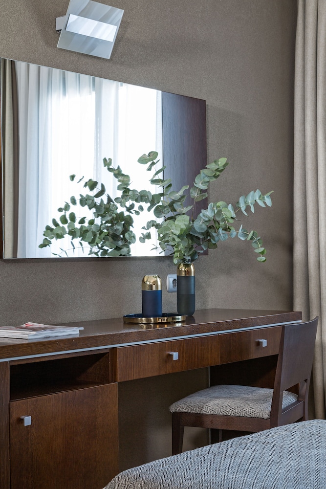 Superior Double or Twin Room - Photo 10