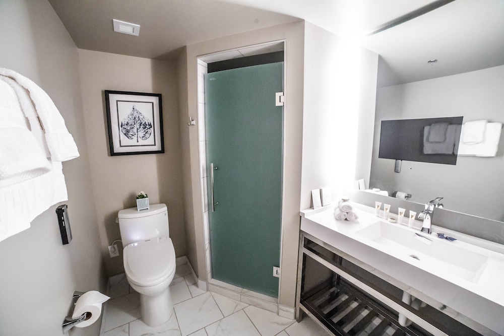 Premium Room, 2 Queen Beds - Photo 3