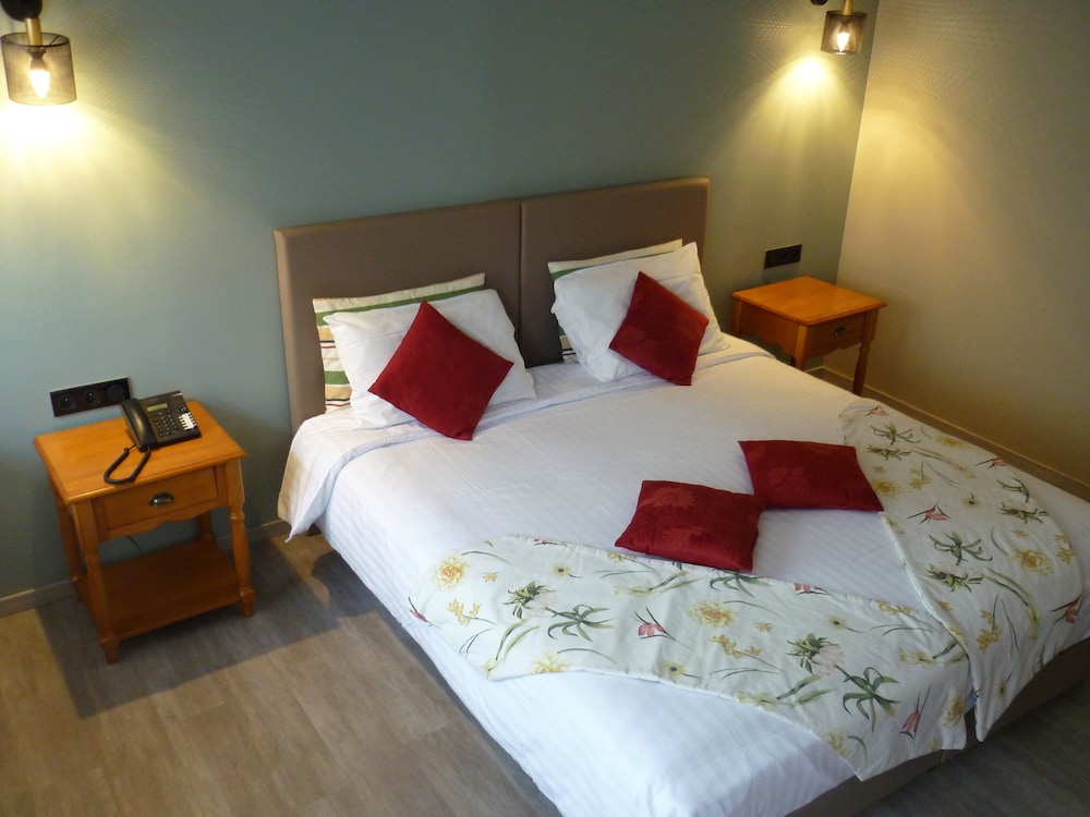 Room, Terrace - Photo 1