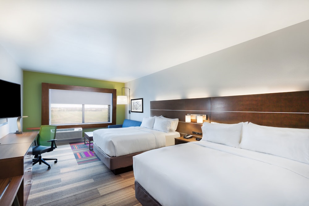 Standard Room, 2 Queen Beds, Accessible (Accessible Tub)