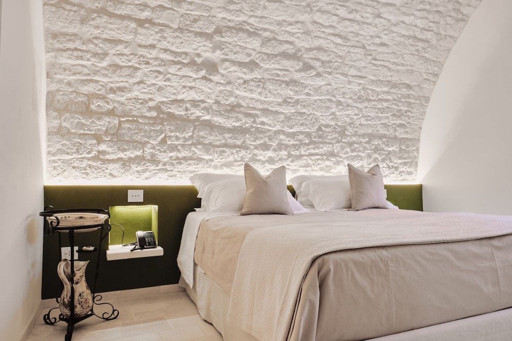 Deluxe Double Room, 1 King Bed, Tower photo 2