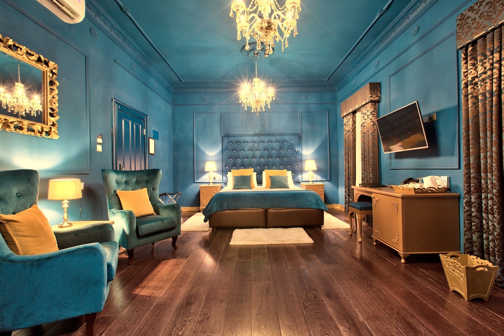 King Deluxe Suite with Maltese balcony photo 3