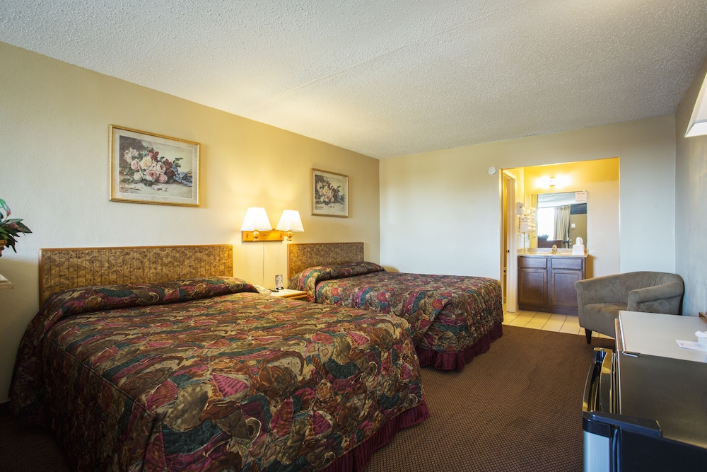 Deluxe Suite, 2 Queen Beds and 1 Sofa Bed, Non Smoking, photo 6