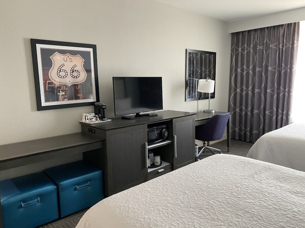 Room, 1 King Bed, Accessible (Mobility & Hearing, Roll-in Shower) photo 2