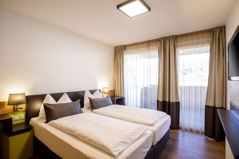 Premium Apartment, 2 Bedrooms, Kitchen, Mountain View photo 3