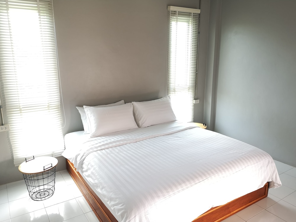 Superior Room, 1 King Bed photo 1