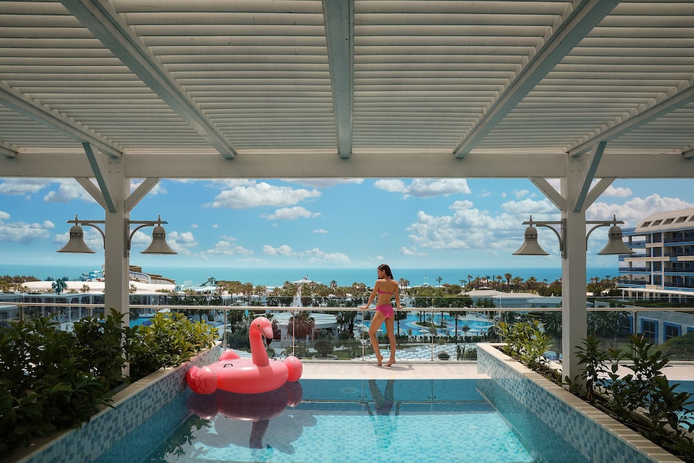 Deluxe Room Infinity - Swim Up