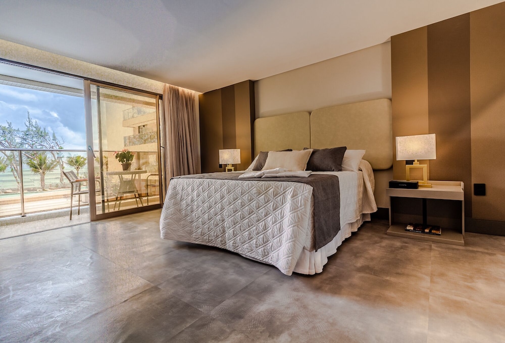 Romantic Studio Suite, 1 King Bed, Bathtub, Ocean View