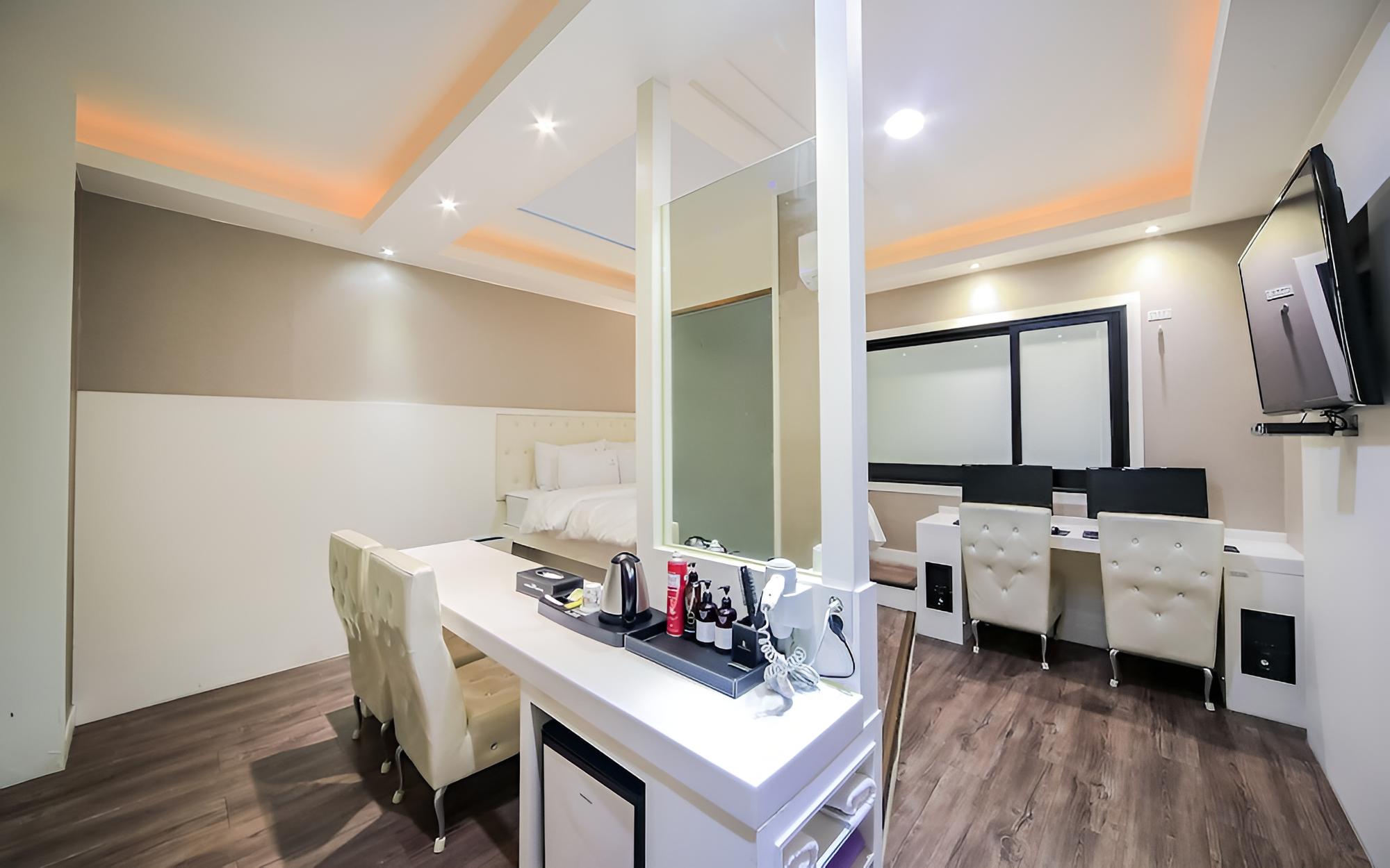 Room (Standard room) - Photo 17