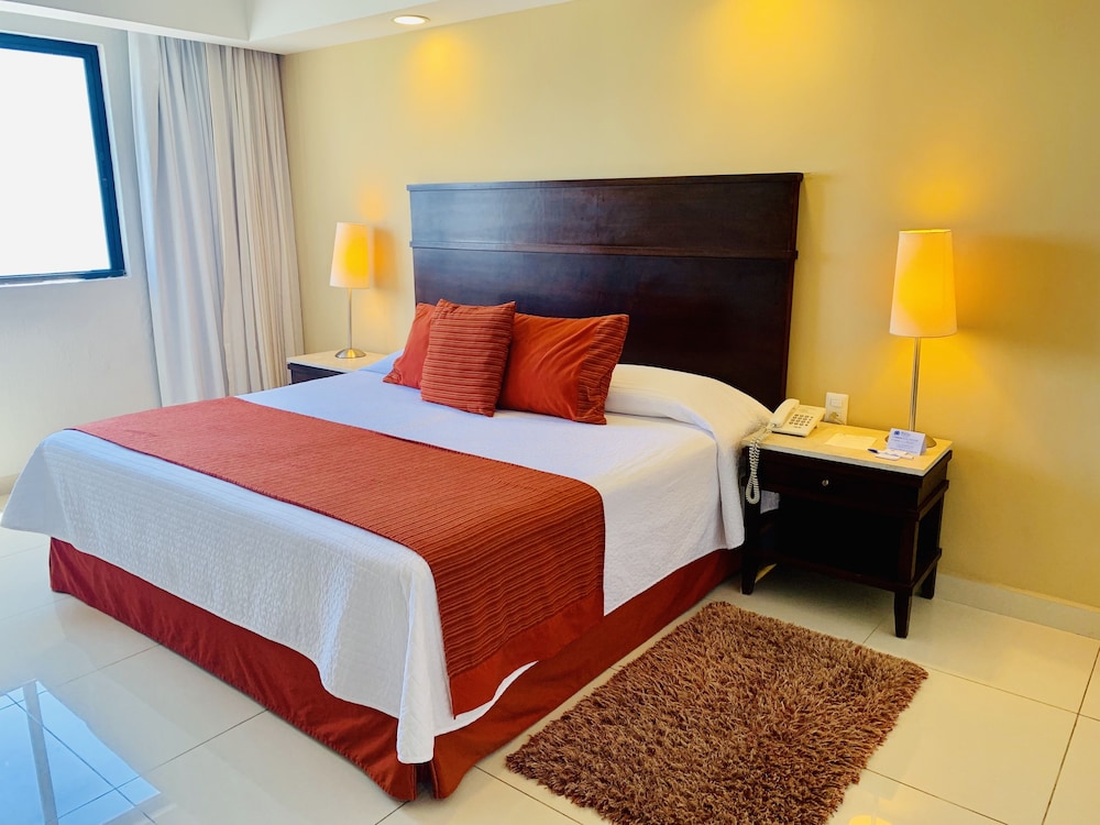 Standard Room, 1 King Bed - Photo 9