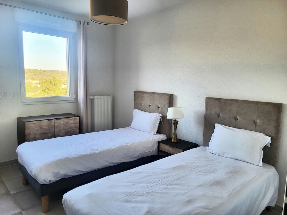 Apartment, 2 Bedrooms - Photo 2