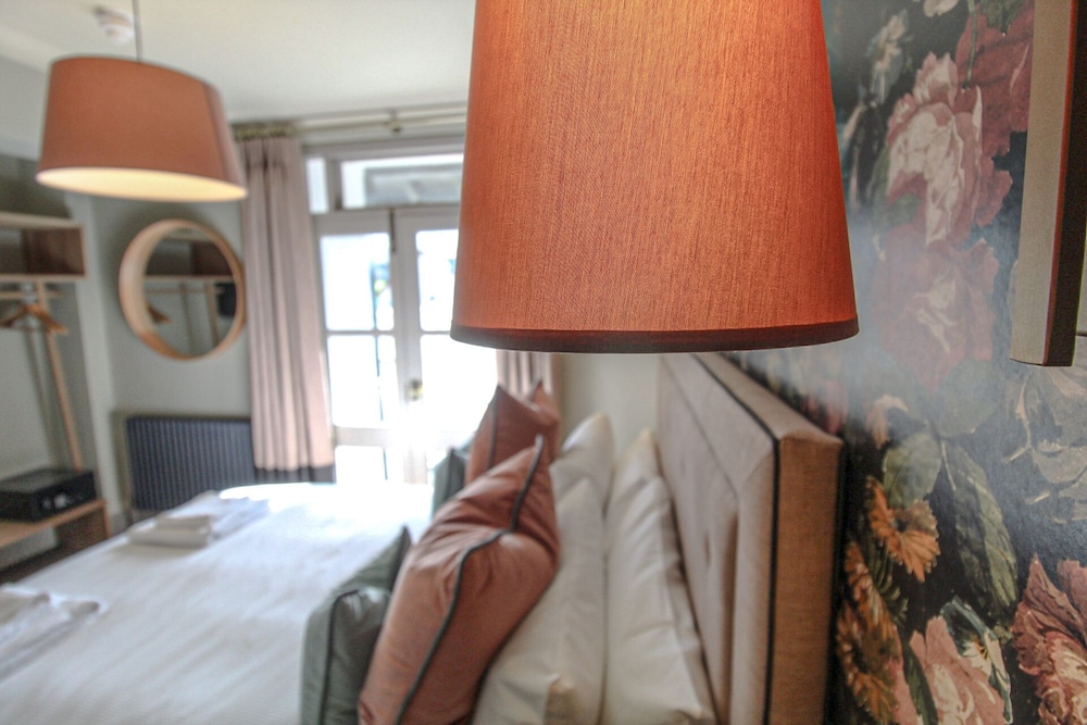 Double Room, Ensuite - Photo 9