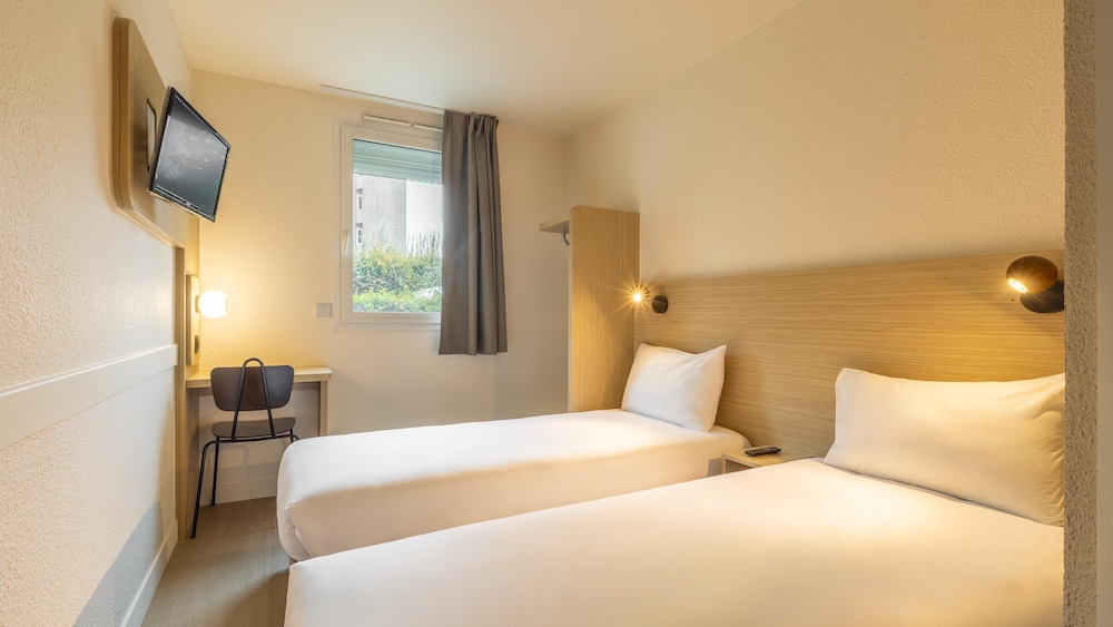 Standard Room, 2 Twin Beds - Photo 1