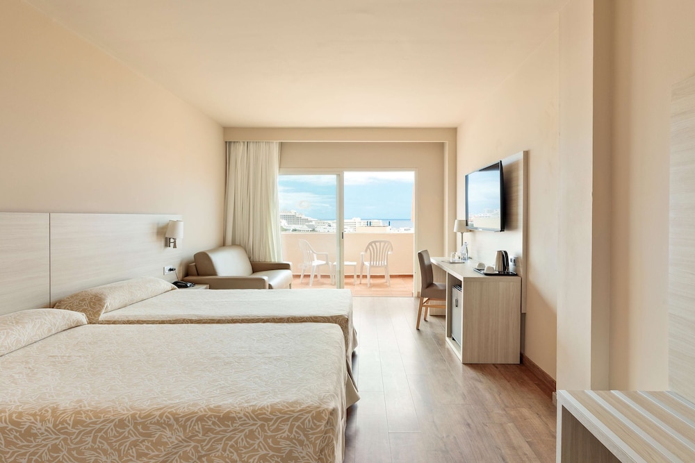 Standard Double Room Single Use, Pool View photo 3