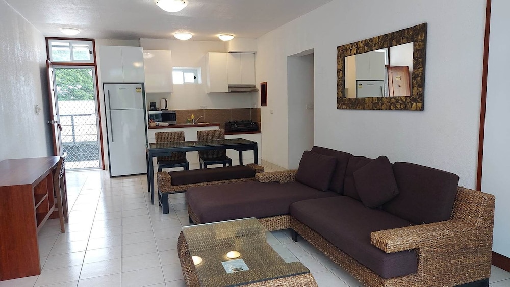 1 Bedroom Hibiscus Apartment - Photo 1