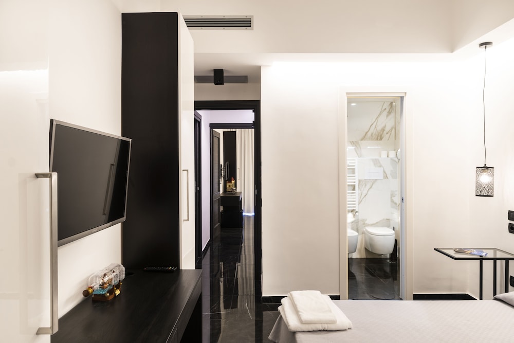 Superior Double or Twin Room, Private Bathroom, Courtyard View photo 3
