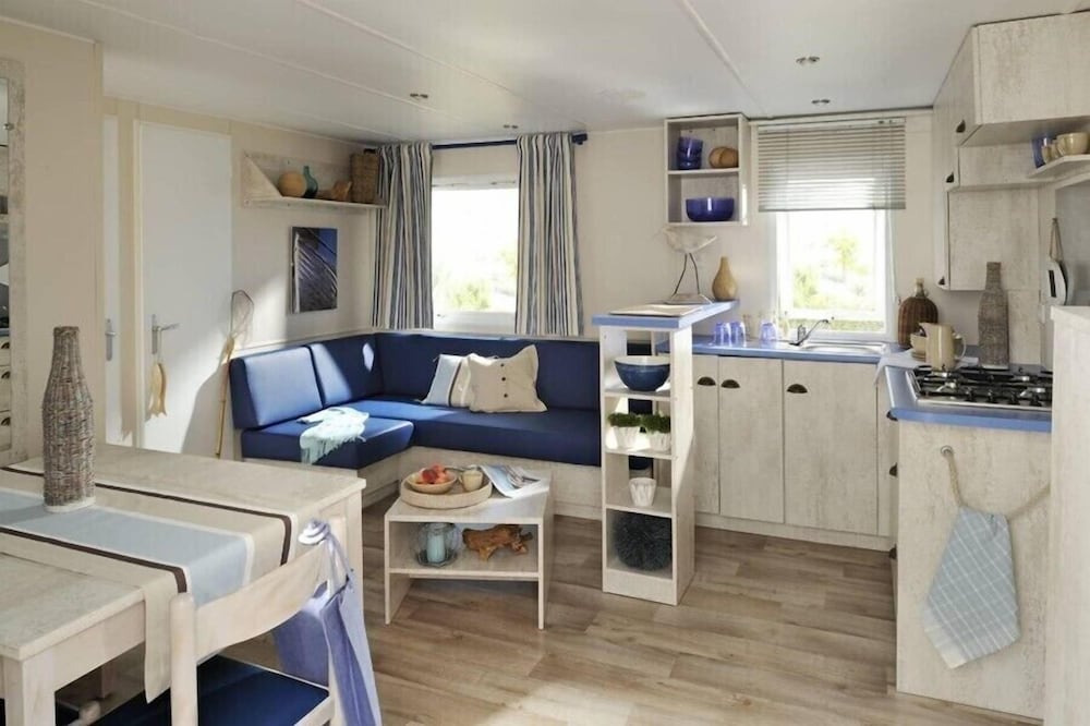 Mobile Home photo 3