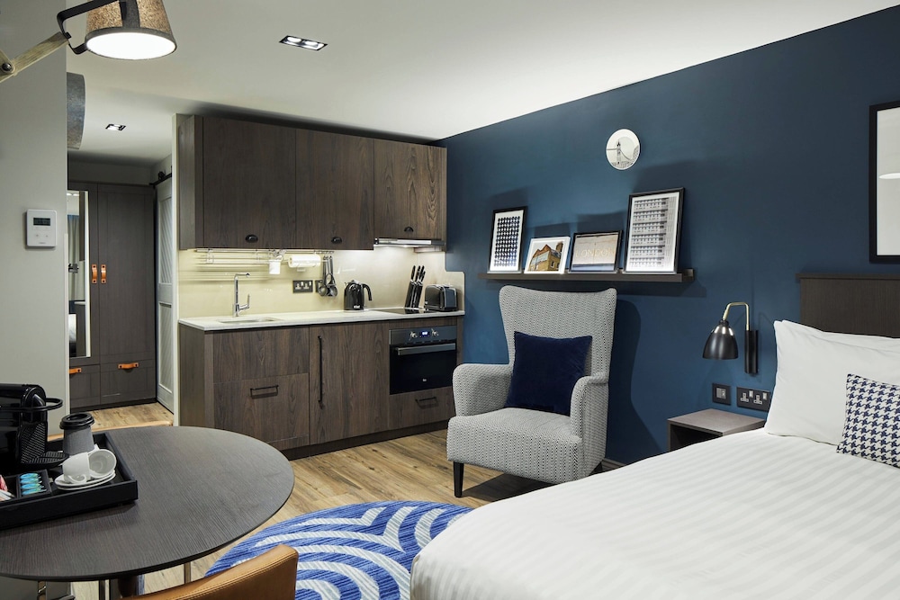 Deluxe Studio Suite, 1 Bedroom photo 2