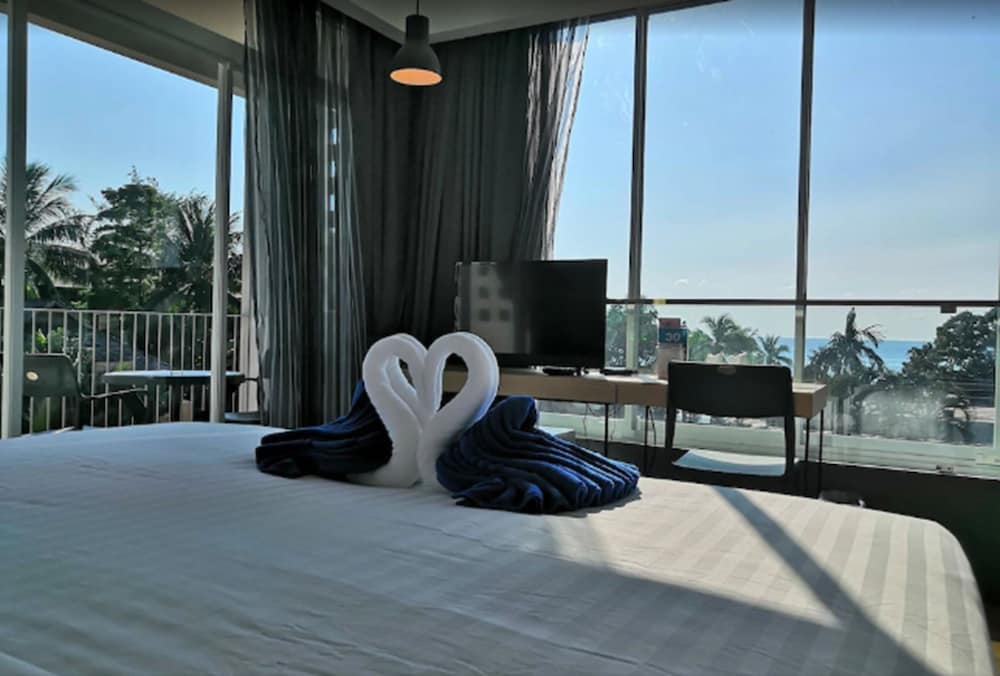 Deluxe Room, Sea View - Photo 2