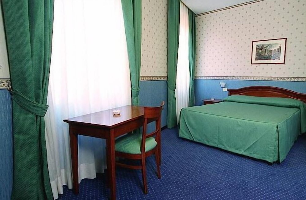 Standard Double or Twin Room photo 3