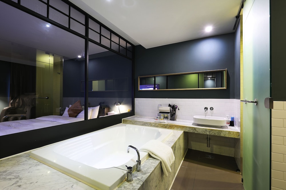 Basic Twin Room photo 2
