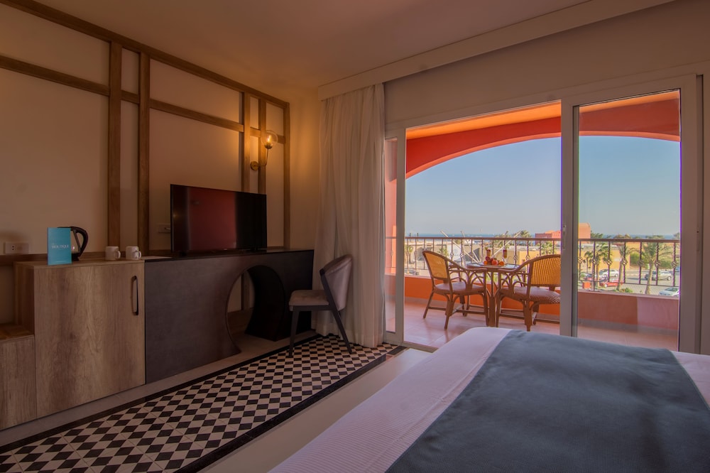 Deluxe Room, Sea View - Photo 6