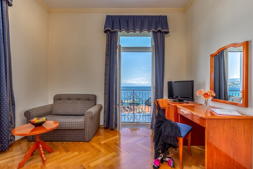 Standard Suite, Balcony, Sea View photo 2