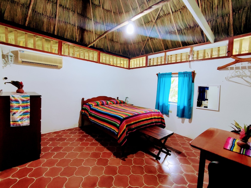Junior Cabin, 1 Double Bed, Pool Access, Garden View photo 2