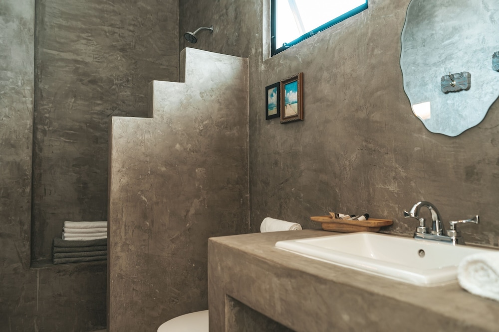 Standard Suite - Photo 4