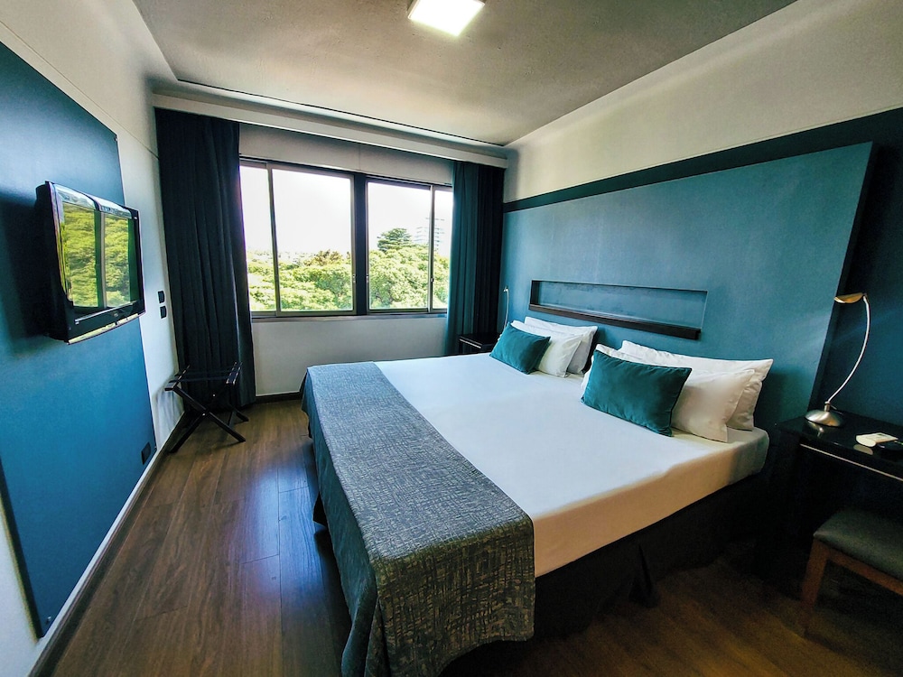 Double Room, Corner