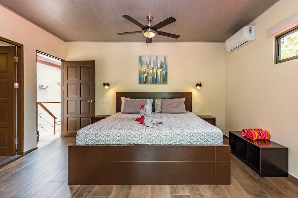 Suite, 1 King Bed, Patio, Garden View