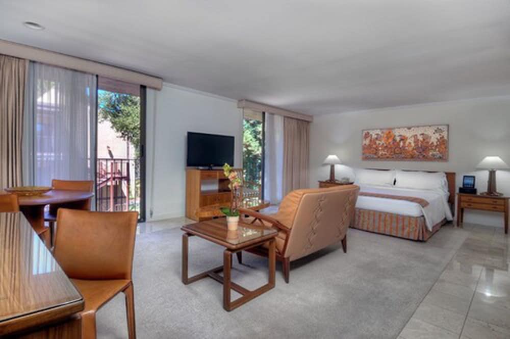 Executive Suite, 1 King Bed, Kitchen - Photo 1