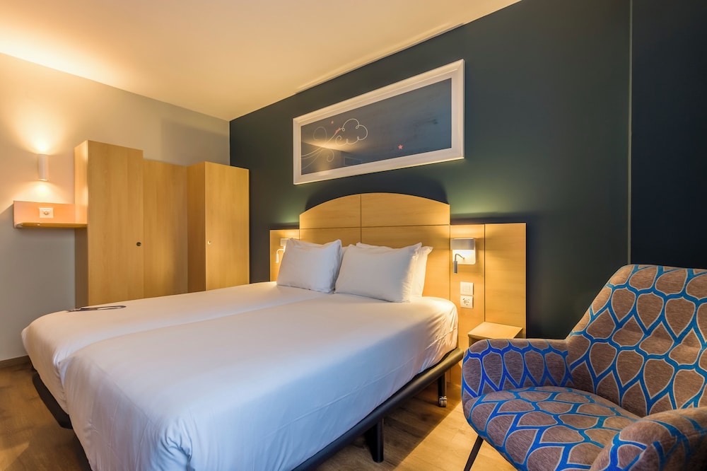 Room - Photo 6