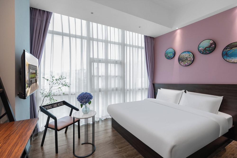 Deluxe Room, 1 Queen Bed