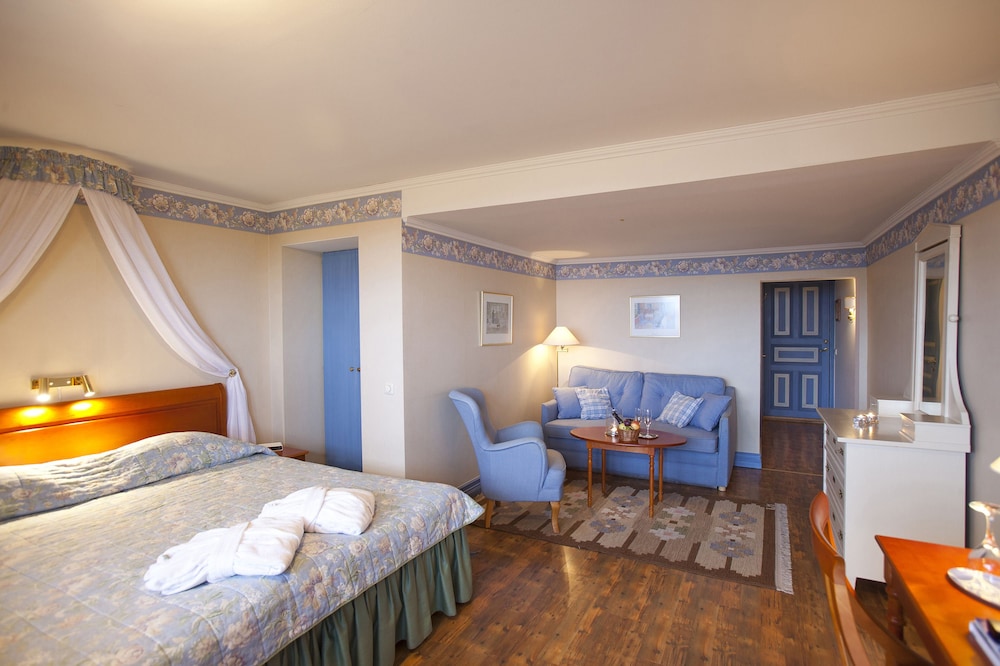 Junior Studio Suite, Jetted Tub (Mini, Pets not allowed) photo 1