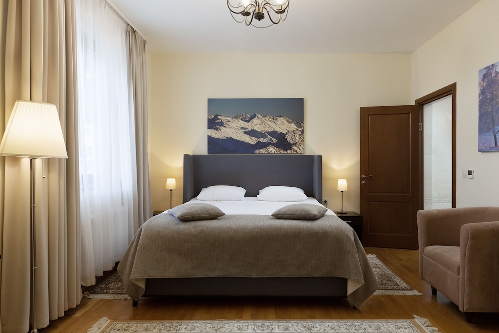Comfort Chalet, 5 Bedrooms photo 1