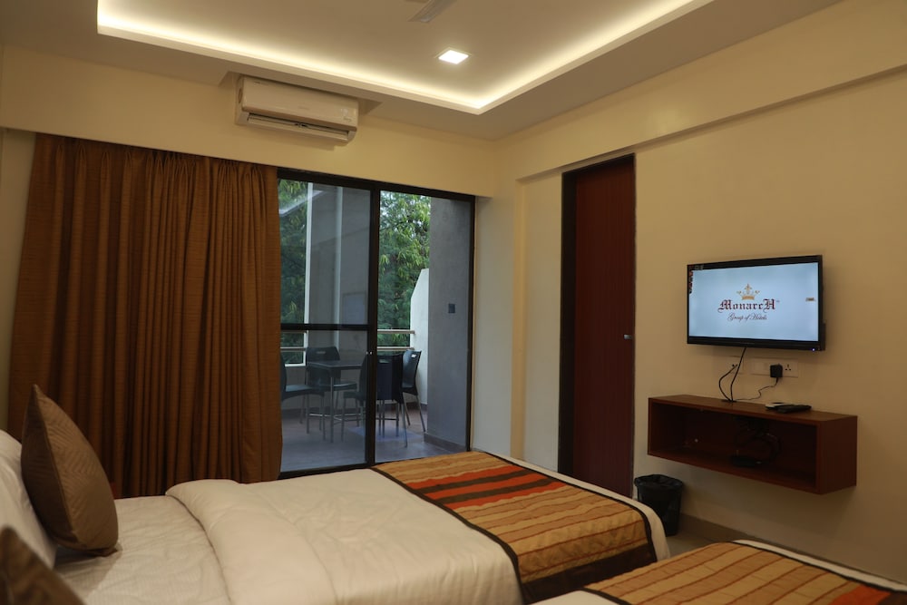 Deluxe Twin Room with Balcony - Photo 15
