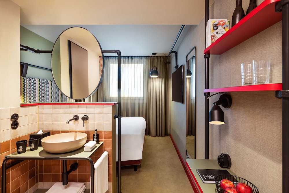 Room, 1 King Bed (View High Floor) - Photo 15