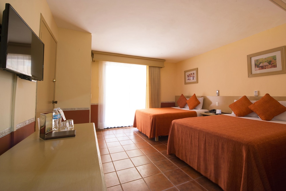 Standard Room, 2 Double Beds - Photo 1