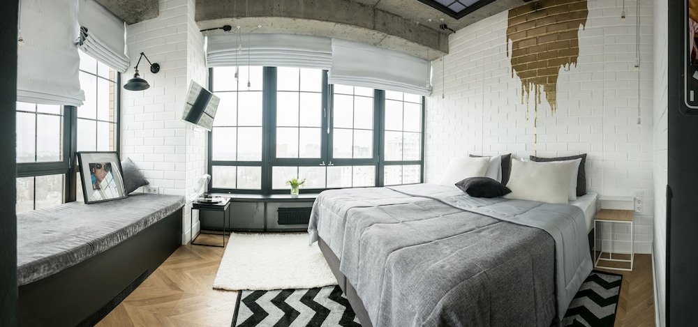 Panoramic Room, City View
