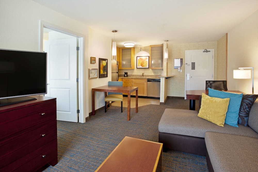 Suite, 1 Bedroom - Photo 6