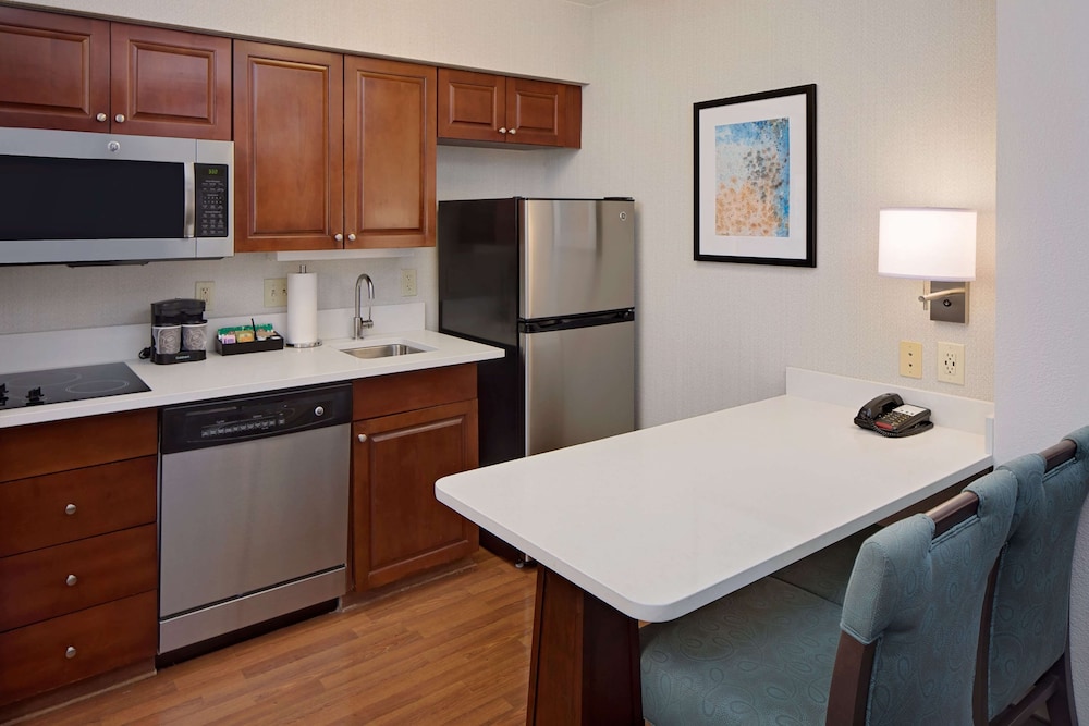 Premium Suite, 1 King Bed, Accessible - Photo 4
