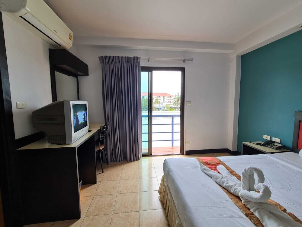 Superior Double or Twin Room - Photo 12
