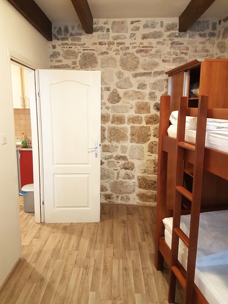 Apartment, Multiple Beds