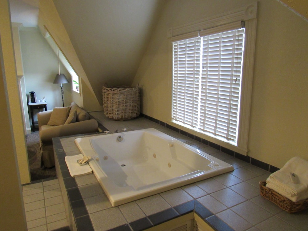 Grand King Suite 32 - Photo 5