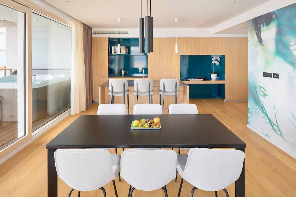 Luxury Apartment photo 3