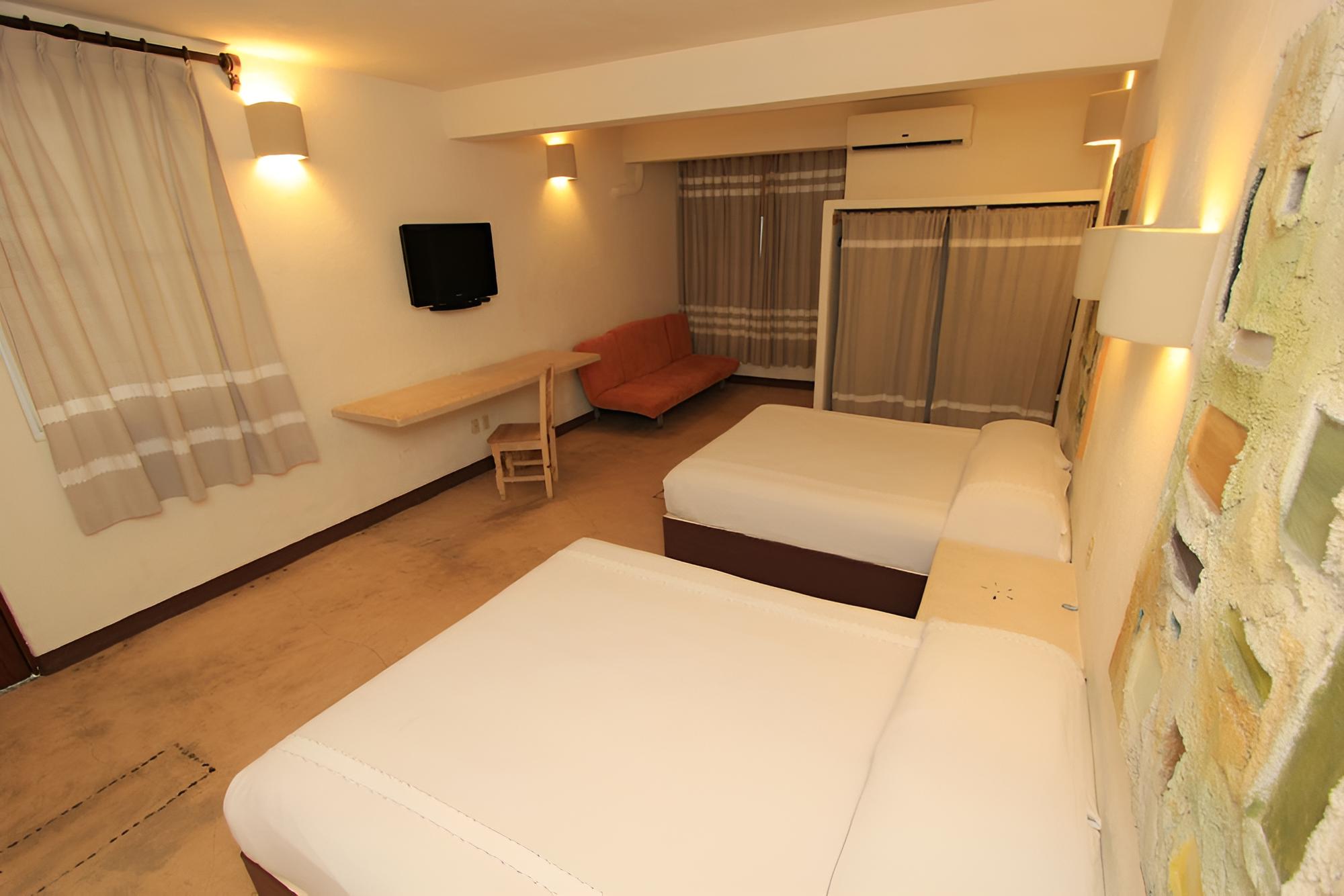 Double Room (with Sofa Bed) photo 2